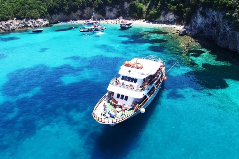 Blue Lagoon: dagtocht per boot met bezoek aan SyvotaBoottocht vanuit de nieuwe haven van Corfu-stad