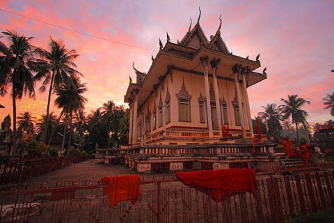 Visite privée d'une journée à Battambang Prise en charge à Siem ReapVisite d'une demi-journée de la ville de Battambang et du train des bambous