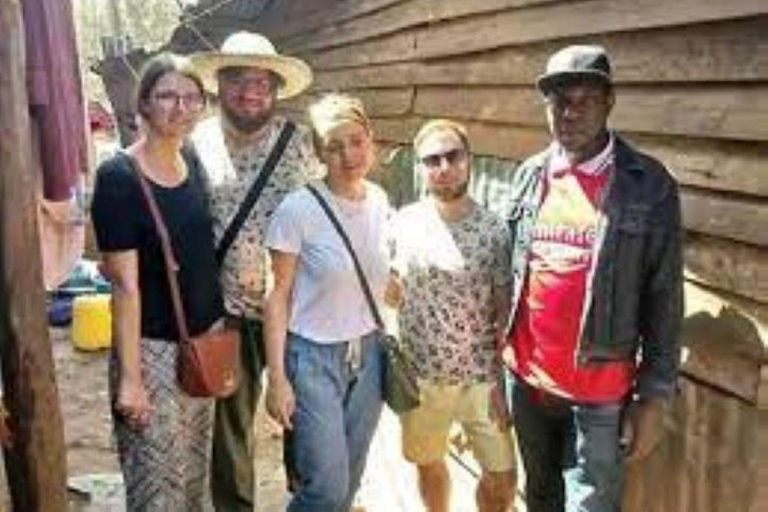 نيروبي: جولة سير على الأقدام بصحبة مرشد في حي كيبيرا الفقير مع خدمة الاستقبال من الفندق