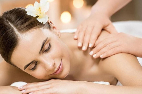 Phuket : Massage aromatique avec repas inclusMassage aux arômes paradisiaques et cuisine thaïlandaise authentique