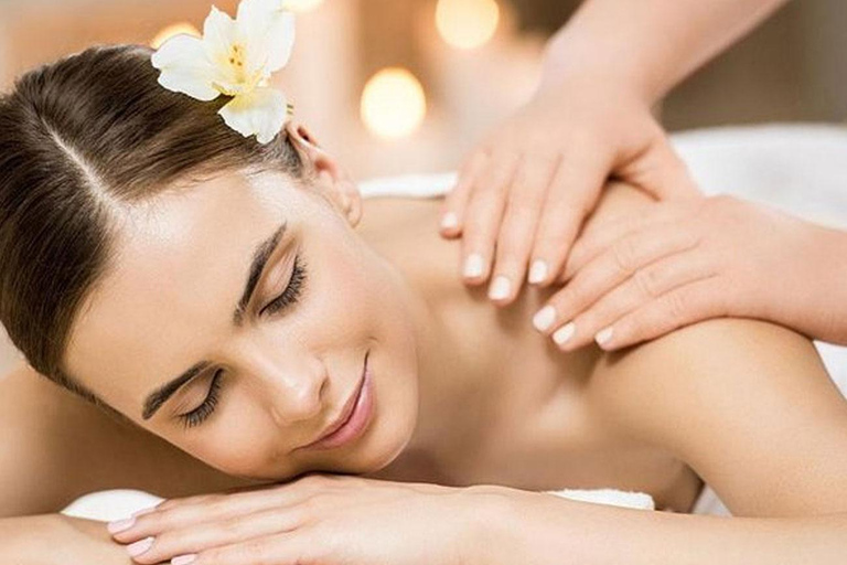 Phuket : Massage aromatique avec repas inclusMassage aux arômes paradisiaques et cuisine thaïlandaise authentique