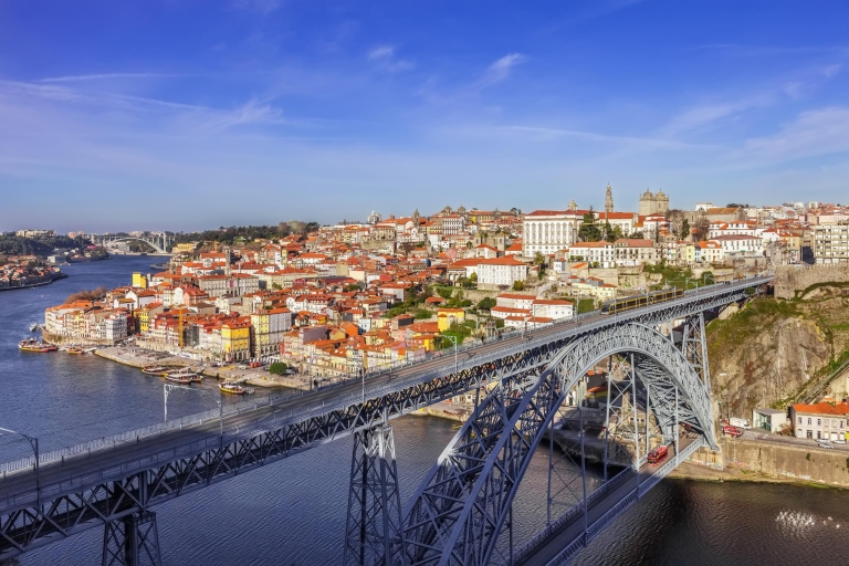 Porto: hop on, hop off-bus met opties boottocht & wijnkelder48-uurs buskaartje en boottocht