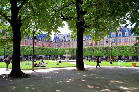Paris: Charming Nooks and Crannies Bike Tour