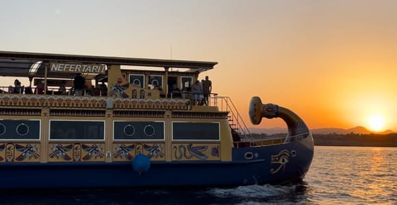 Marsa Alam: Nefertari Sunset Turtle Bay Cruise with Dinner