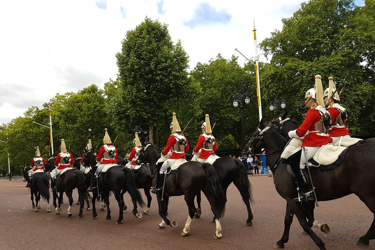 London: Top 20 Sights Walking Tour and Clink Prison Entry