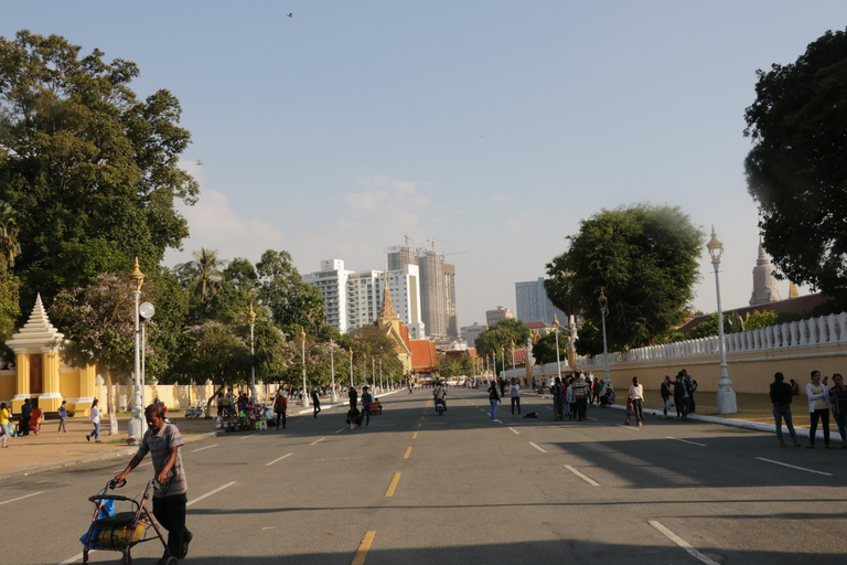 Phnom Penh-tur med engelsk Tuk Tuk-förare