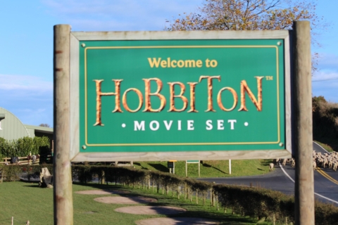 Depuis Auckland: circuit Hobbiton & Rotorua avec déjeuner à Te PuiaEnsemble de films Hobbiton et tournée à sens unique de Rotorua