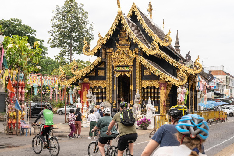 Chiang Mai: Tour guidato della città vecchia di 4 ore in biciclettaChiang Mai: tour in bicicletta di 4 ore della città vecchia