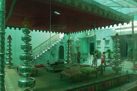 City Palace: Vintage Car Museum & Crystal Gallery Half-Day