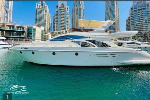 Private Yacht Tour Dubai 50-foot 4-hour +1 Hour Free