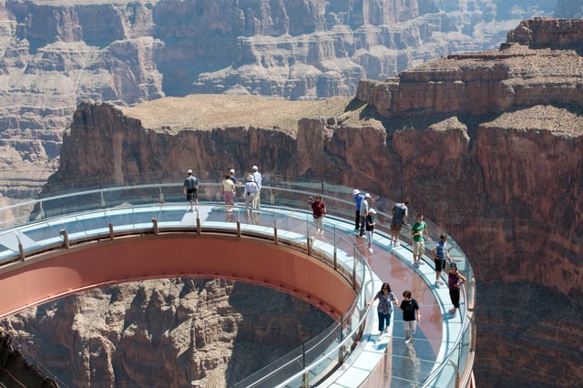 Las Vegas: Grand Canyon West Bustour mit geführtem Rundgang