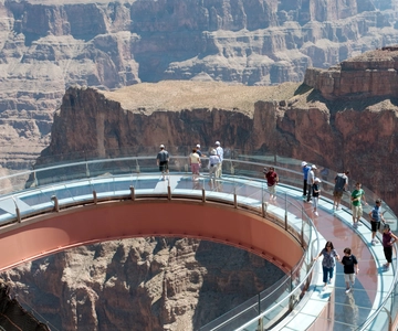 Las Vegas: Grand Canyon West Bus Tour with Guided Walk