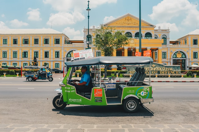 Visit Bangkok: Hop On Hop Off Tuk Tuk & Boat Chao Phraya River in Bangkok