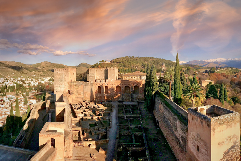 Granada: Alhambra versnelde rondleidingRondleiding in het Engels Premium