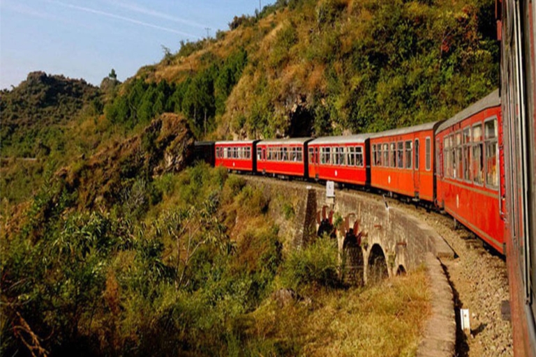 Wiejska podróż koleją, wycieczka po wsi i pobyt w Heritage Haveli