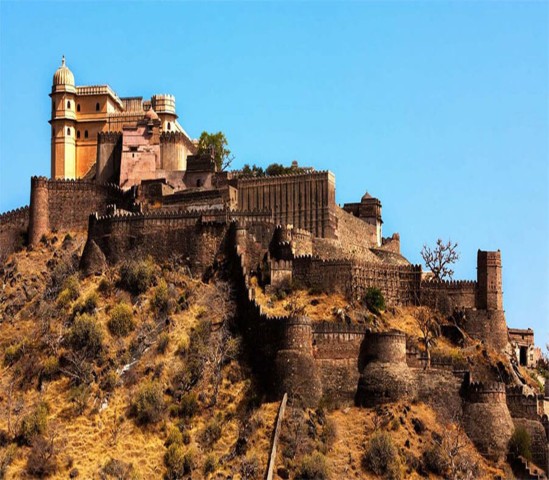 Visit Kumbhalgarh Fort Full-Day Private Tour with Lunch in Udaipur
