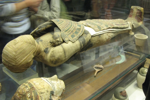 Asesinatos y misterios en el Museo del Louvre