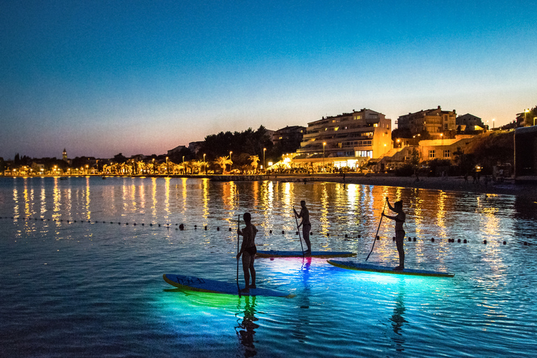 Delad: Stand Up Paddleboard kvällstur med glödSplit: Paddeltur på SUP-bräda i månskenet