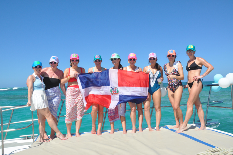 PuntaCana: Private Luxury Family BoatCruise with snorkelling