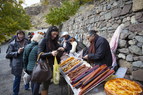 Desde Ereván: tour al templo Garni y Geghard con horneado LavashDesde Ereván: Garni, Geghard