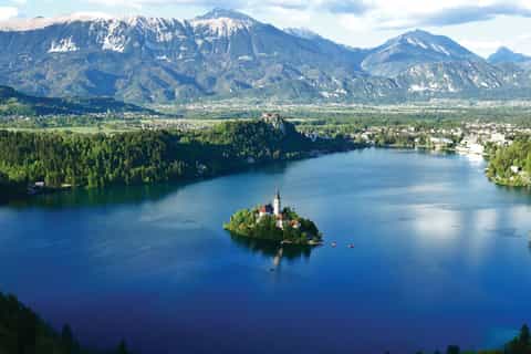 Zagreb: Ljubljana Castle and City & Bled Island Guided Tour