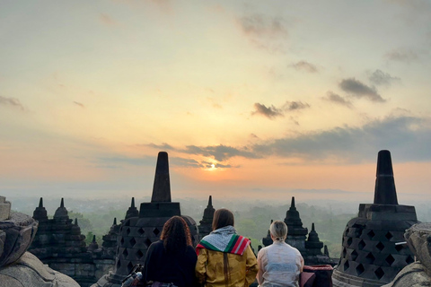 Yogyakarta: Borobudur Sunrise Tour with Breakfast Shared tour VIP Sunrise Borobudur