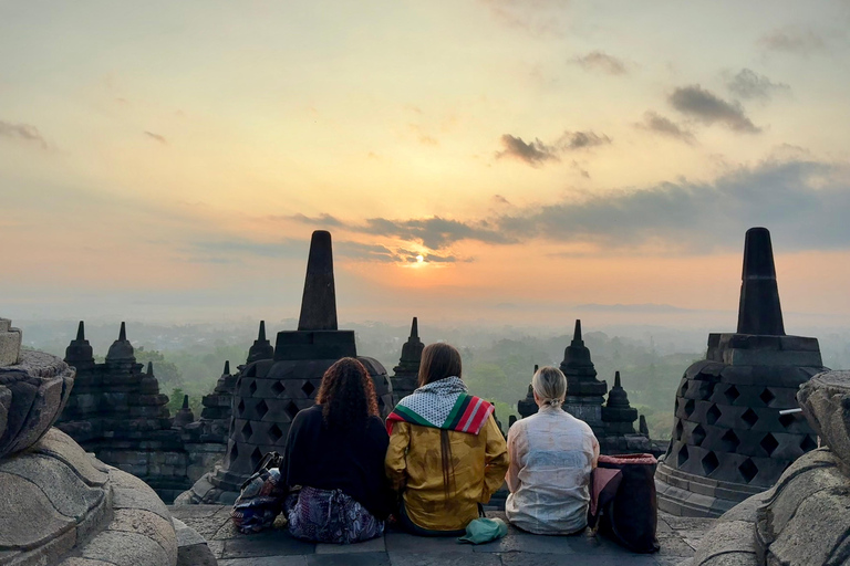 Yogyakarta: Borobudur Sunrise Tour with Breakfast Shared tour VIP Sunrise Borobudur