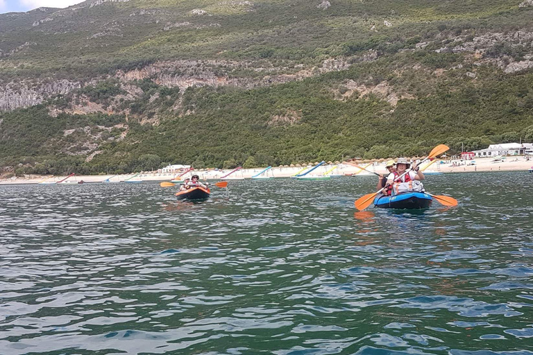 Lissabon: Ganztägige Kajak-Tour mit Picknick und Transfer