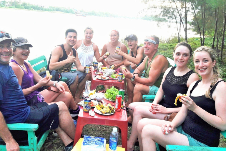 Recorrido privado en bicicleta y barco por Hoi An con cena casera