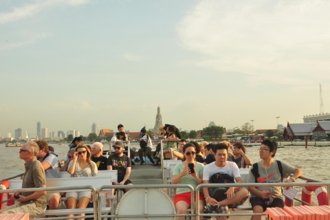 Río Chao Phraya: tuk tuk y barco turísticoPunto de encuentro para el tour