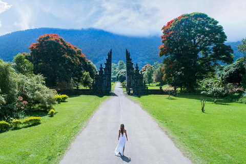 Bali : lac Bratan, porte Handara, cascades et balançoireVisite des splendeurs du nord de Bali