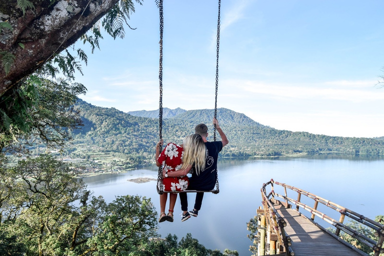 Bali : lac Bratan, porte Handara, cascades et balançoireVisite des splendeurs du nord de Bali