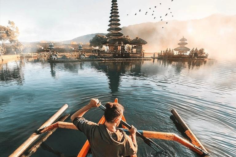 Bali : lac Bratan, porte Handara, cascades et balançoireVisite des splendeurs du nord de Bali