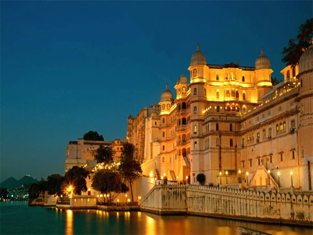 Visit Udaipur Private City Tour and Jagdish Temple in Udaipur