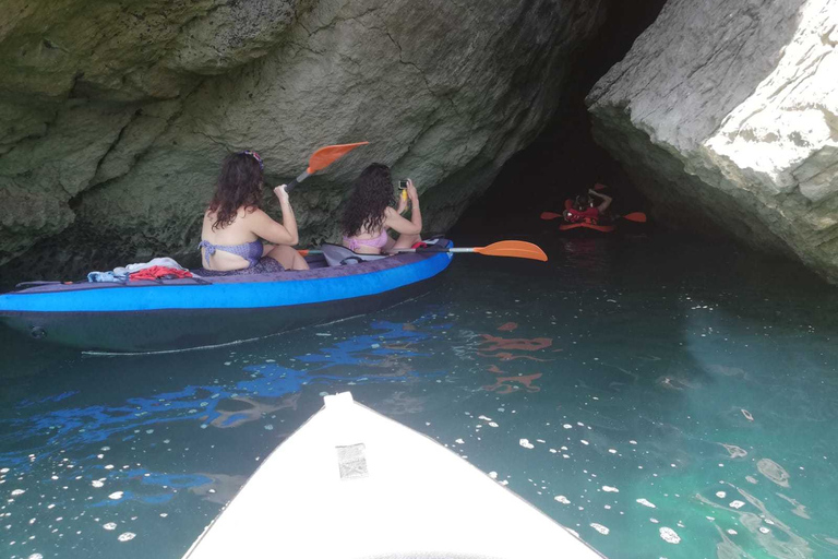 De Lisboa: Passeio de Kayak no Parque Natural da Arrábida com almoçoDe Lisboa: Passeio de Caiaque no Parque da Arrábida e Almoço