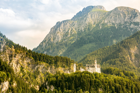 De Munique: Viagem de 1 dia ao Castelo de Neuschwanstein em uma vanDe Munique: Excursão de 1 Dia ao Castelo de Neuschwanstein