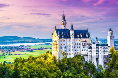 Munich: Neuschwanstein Castle by Bus with Alpine Bike Ride