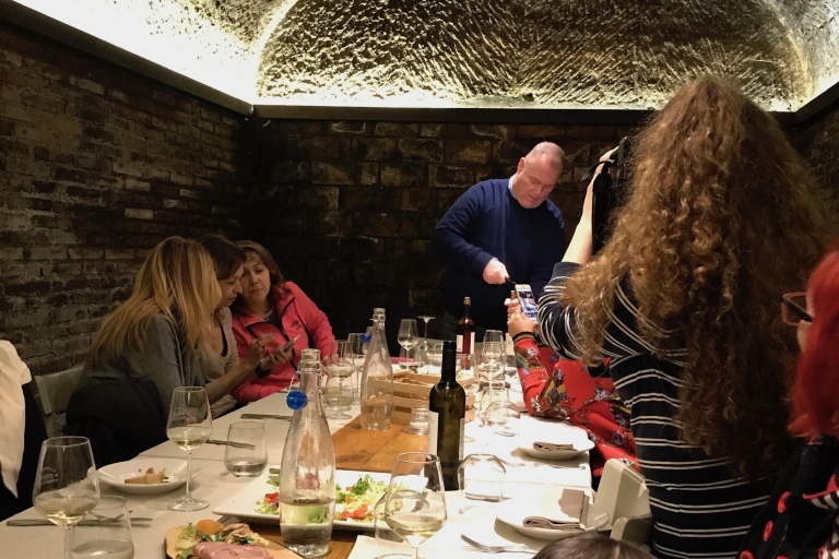 Aus Rom: Verkostung von Speisen und Weinen in einem mittelalterlichen Keller
