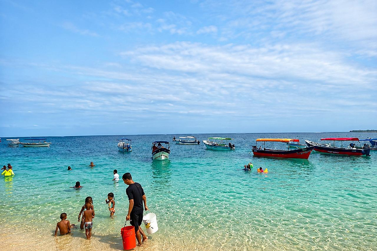 Cartagena: Playa Blanca Barú Day Trip, Lunch & Hotel Pickup
