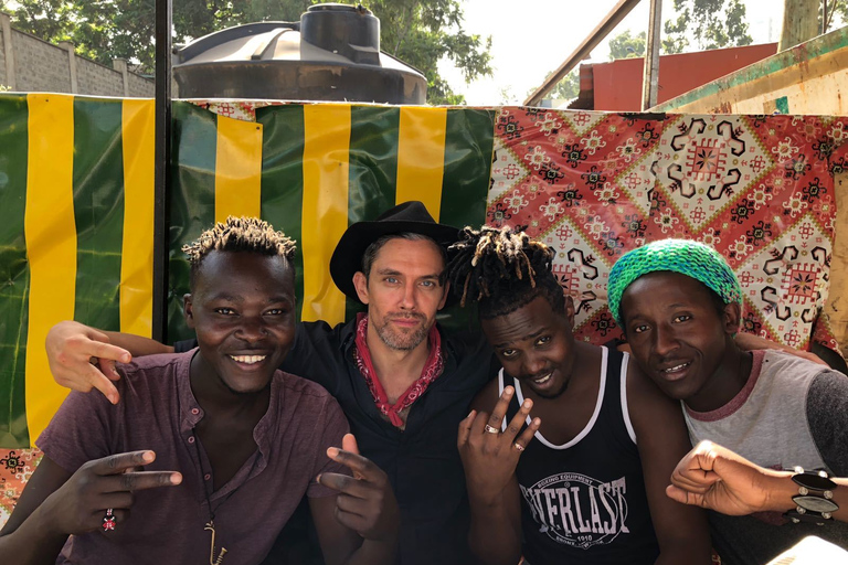 Nairobi Storytelling Tour com ex-meninos de rua