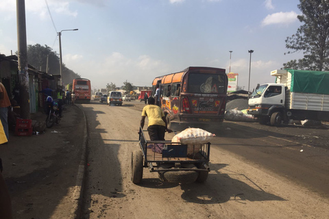 Nairobi Storytelling Tour com ex-meninos de rua