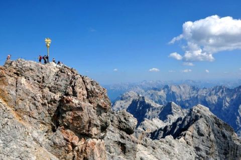 Guided hiking tour to the Zugspitze (2962m) via Reintal