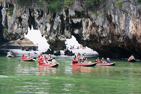 Krabi : île de James Bond en bateau longtail et option canoëKrabi : visite des îles en bateau longtail