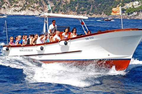 Capri : croisière en bateau et arrêt à la grotte bleue