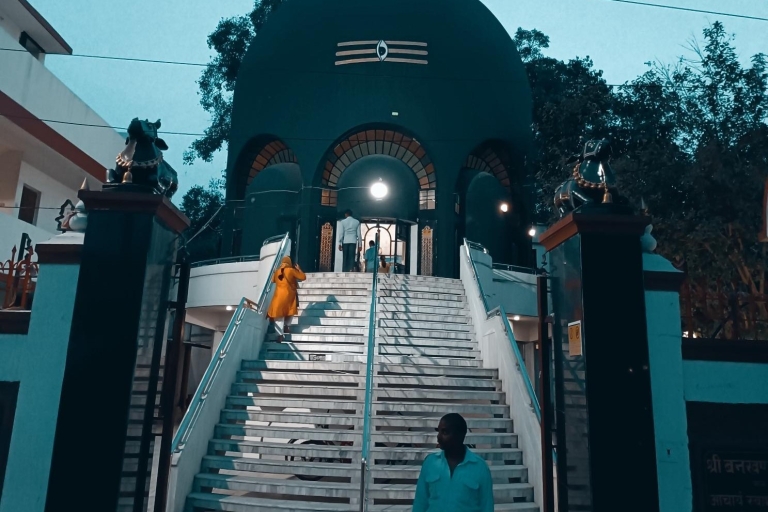 Visite spirituelle de Kashi : Manikarnika Ghat et immersion culturelle.