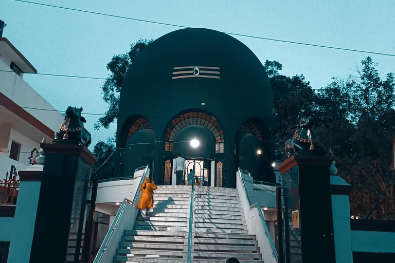 Visite spirituelle de Kashi : Manikarnika Ghat et immersion culturelle.