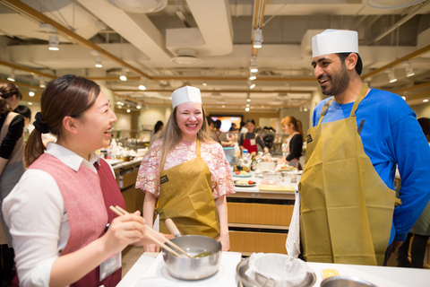 Sushi matlagningslektion på Japans ledande kulinariska skola