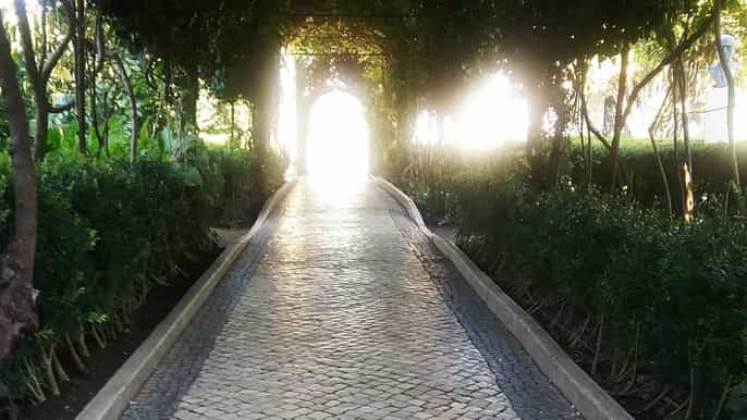 secret gardens tour in lisbon