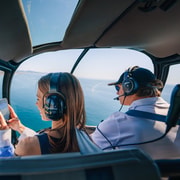 Barcelona: helicóptero, paseo en barco y tour privado por el casco antiguo
