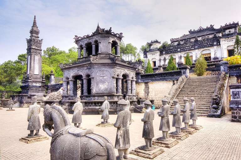 Excursão de 1 dia: Explore o Hai Van Pass e a cidade de Hue.